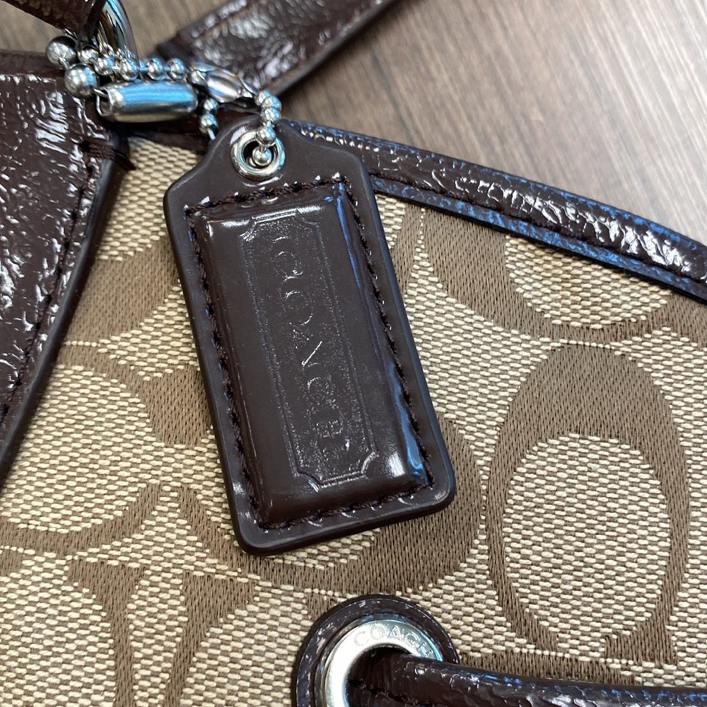 NWT Coach Signature Handbag! - Picture 9 of 10